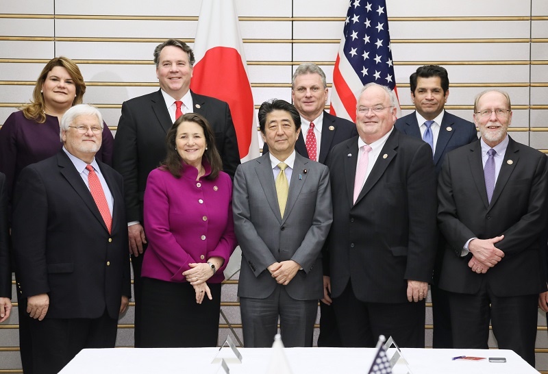 会见美国议会日本研究小组访日议员团一行