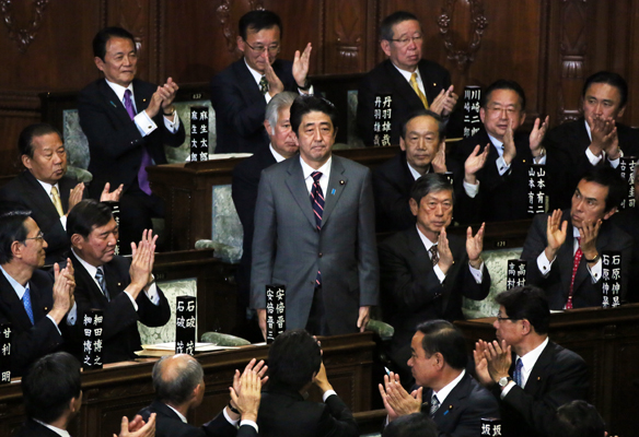 众参两院举行了内阁总理大臣指名投票，安倍晋三议员被指名为自伊藤博文第一代内阁总理大臣以来第96任（第63人）内阁总理大臣。