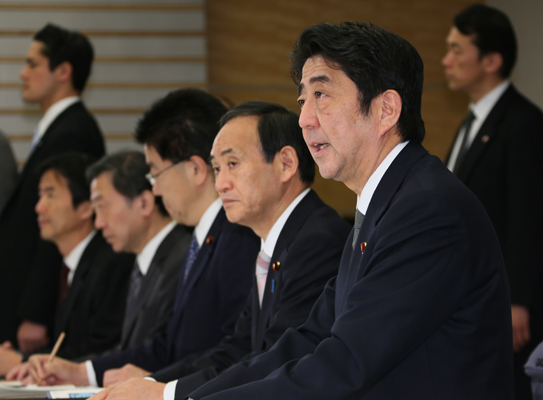 安倍总理在总理大臣官邸召开了第四次阿尔及利亚被绑架日本人对策本部会议。