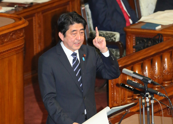 安倍总理在众议院及参议院全体会议上发表了所信表明演说。