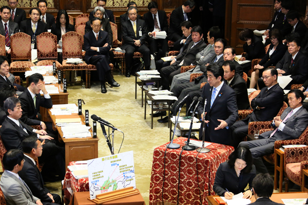 安倍总理出席了众议院预算委员会。