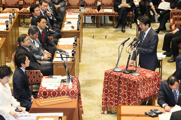 安倍总理出席了众议院预算委员会。