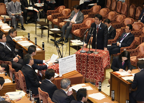 安倍总理出席了众议院预算委员会。