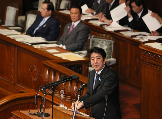 安倍总理出席了众议院全体会议。