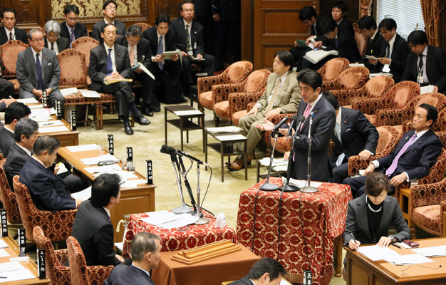 安倍总理出席了众议院预算委员会。