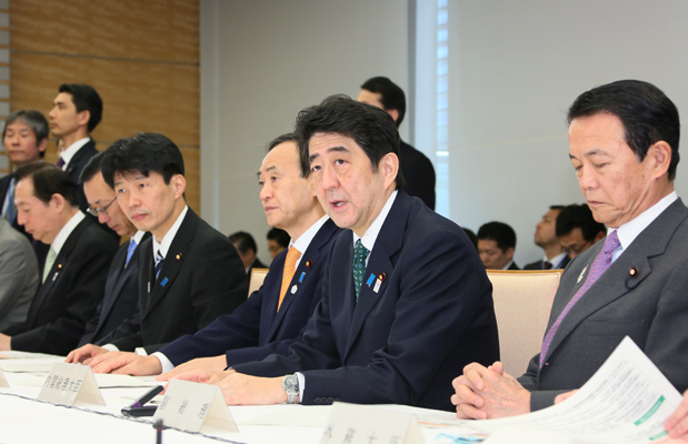 安倍总理在总理大臣官邸出席了冲绳政策协议会。