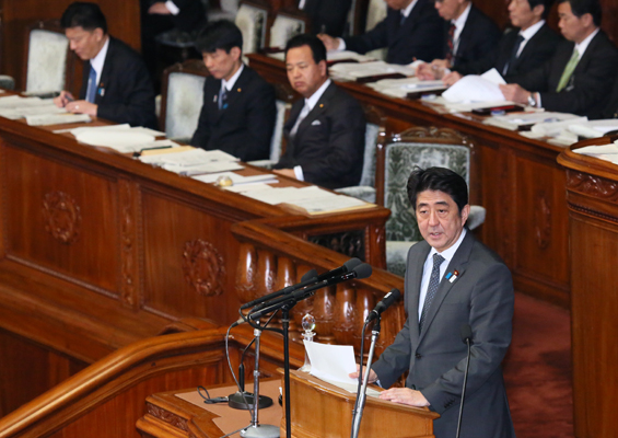 安倍总理出席了众议院全体会议。