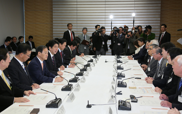 安倍总理在总理大臣官邸召开了中央防灾会议。