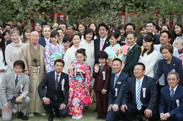 安倍总理在东京都内的新宿御苑举行了赏樱会。