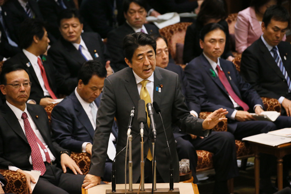 安倍总理出席了参议院预算委员会。