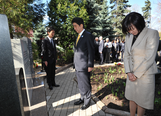 安倍总理在对俄罗斯及中东的访问行程中访问了俄罗斯。