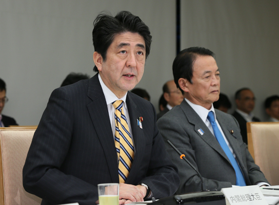 安倍总理在总理大臣官邸召开了第十次经济财政咨询会议。