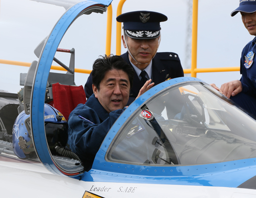 安倍总理为了把握东日本大地震灾害的复兴情况访问了宫城县。