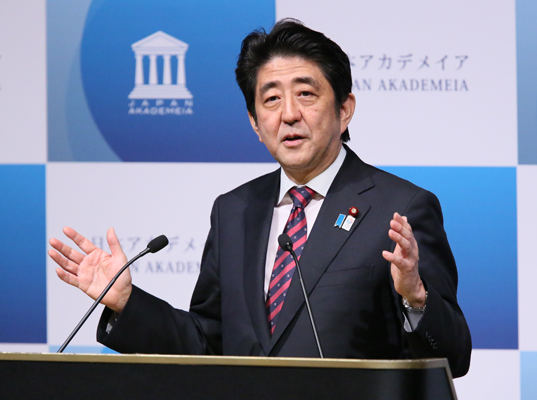 安倍总理出席了在东京都内举办的、由日本AKADEMEIA主办的“与安倍总理的交流会”，并进行了演讲。