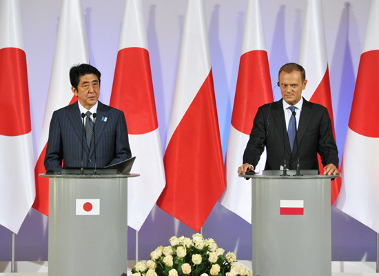 正在出访欧洲的安倍总理访问了波兰共和国，出席了“日本料理招待酒会”等。