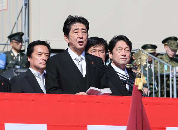 安倍总理出席了2013年度自卫队纪念日检阅仪式。