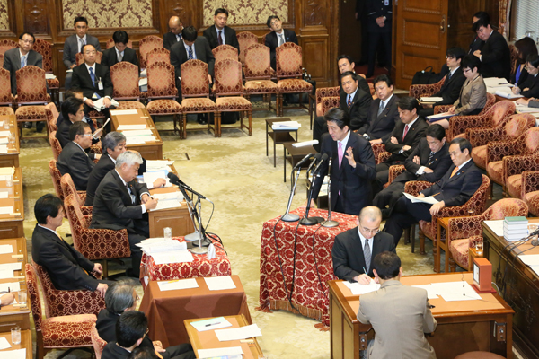 安倍总理出席了有关国家安全保障的众议院特别委员会。