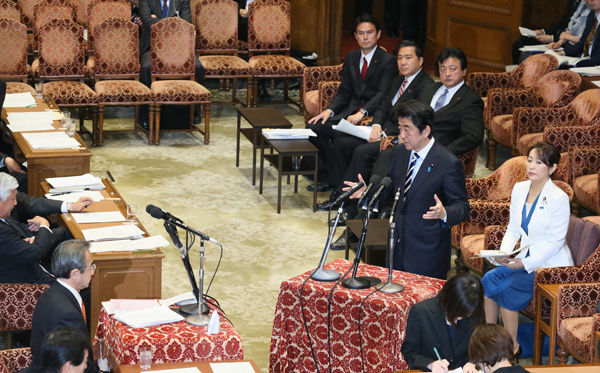 安倍总理上午出席了众议院有关国家安全保障的特别委员会，下午出席了众议院全体会议。