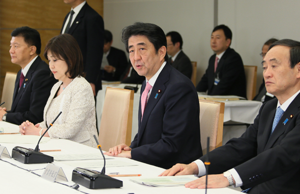 安倍总理在总理大臣官邸召开了第八次行政改革推进会议。