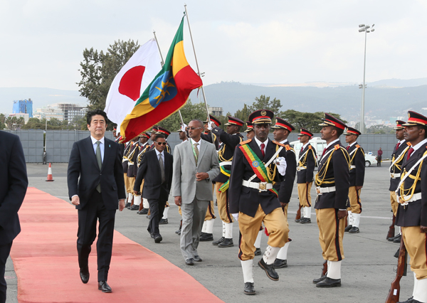 安倍总理访问了埃塞俄比亚联邦民主共和国。