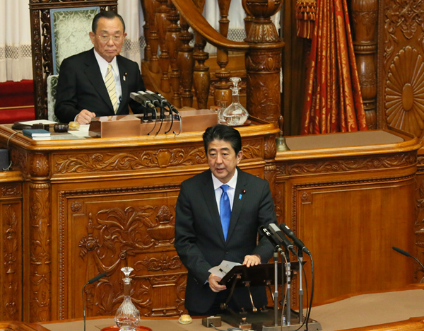 安倍总理出席了参议院全体会议。