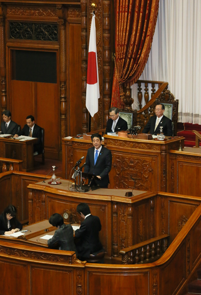 安倍总理出席了参议院全体会议。