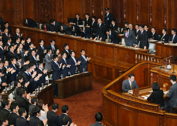 安倍总理上午及下午出席了众议院预算委员会，傍晚出席了众议院全体会议。