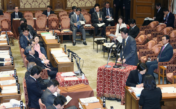 安倍总理出席了众议院预算委员会。