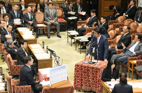 安倍总理出席了众议院预算委员会。