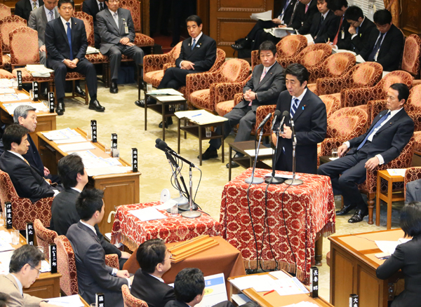 安倍总理出席了众议院预算委员会。