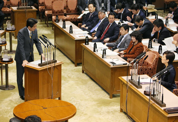 安倍总理出席了参议院预算委员会。