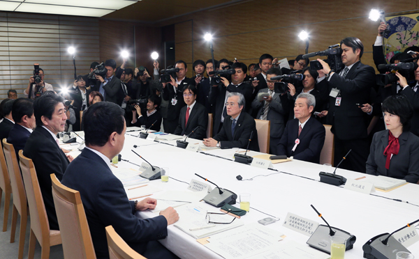 安倍总理在总理大臣官邸召开了第四次国家战略特别区域咨询会议。