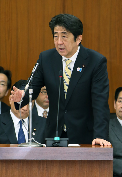 安倍总理出席了众议院总务委员会。
