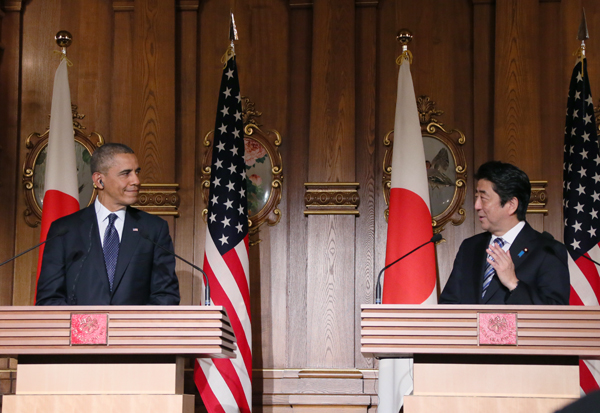 安倍总理在迎宾馆与美利坚合众国总统贝拉克•奥巴马举行了会谈及联合记者招待会。