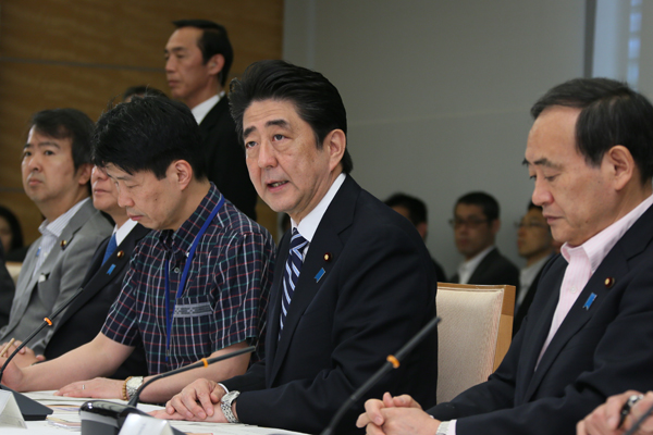 安倍总理在总理大臣官邸出席了信息安全政策会议第三十九次会议。