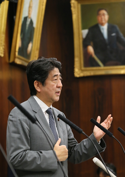 安倍总理出席了参议院文教科学委员会。