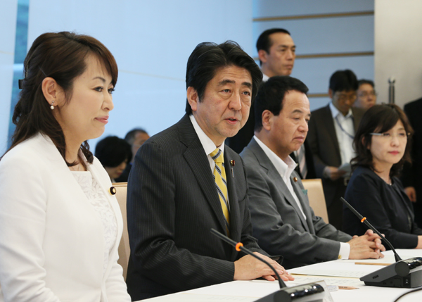 安倍总理在总理大臣官邸召开了“与经济界的意见交换会”。