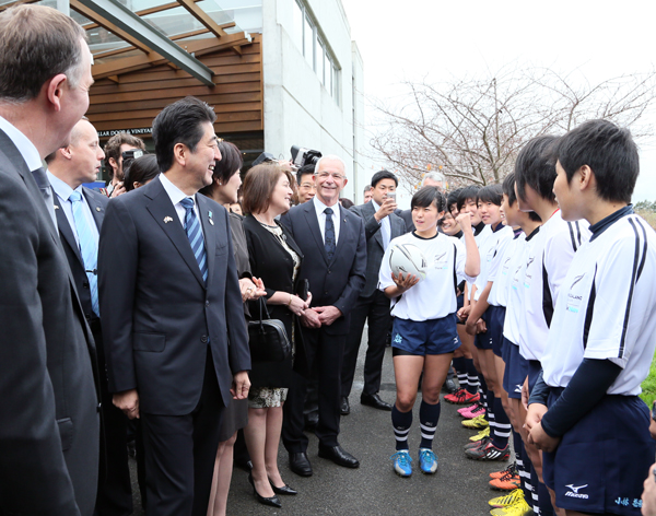 安倍总理访问了新西兰。