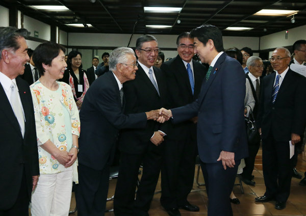 正在访问墨西哥合众国的安倍总理视察了墨西哥国立人类学博物馆、特奥蒂瓦坎古城，并与日墨协会相关人员进行了恳谈等。