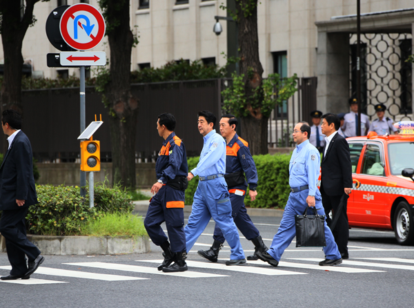 在以安倍总理为首的全体阁僚参与之下，举行了2014年度综合防灾训练。