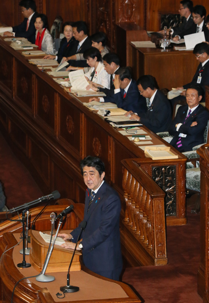 安倍总理上午出席了参议院全体会议，下午出席了众议院全体会议。