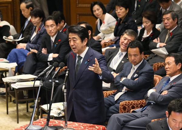 安倍总理出席了众议院预算委员会。