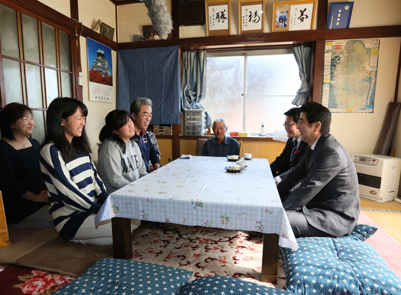 安倍总理为了把握东日本大地震灾害的复兴情况访问了宫城县。