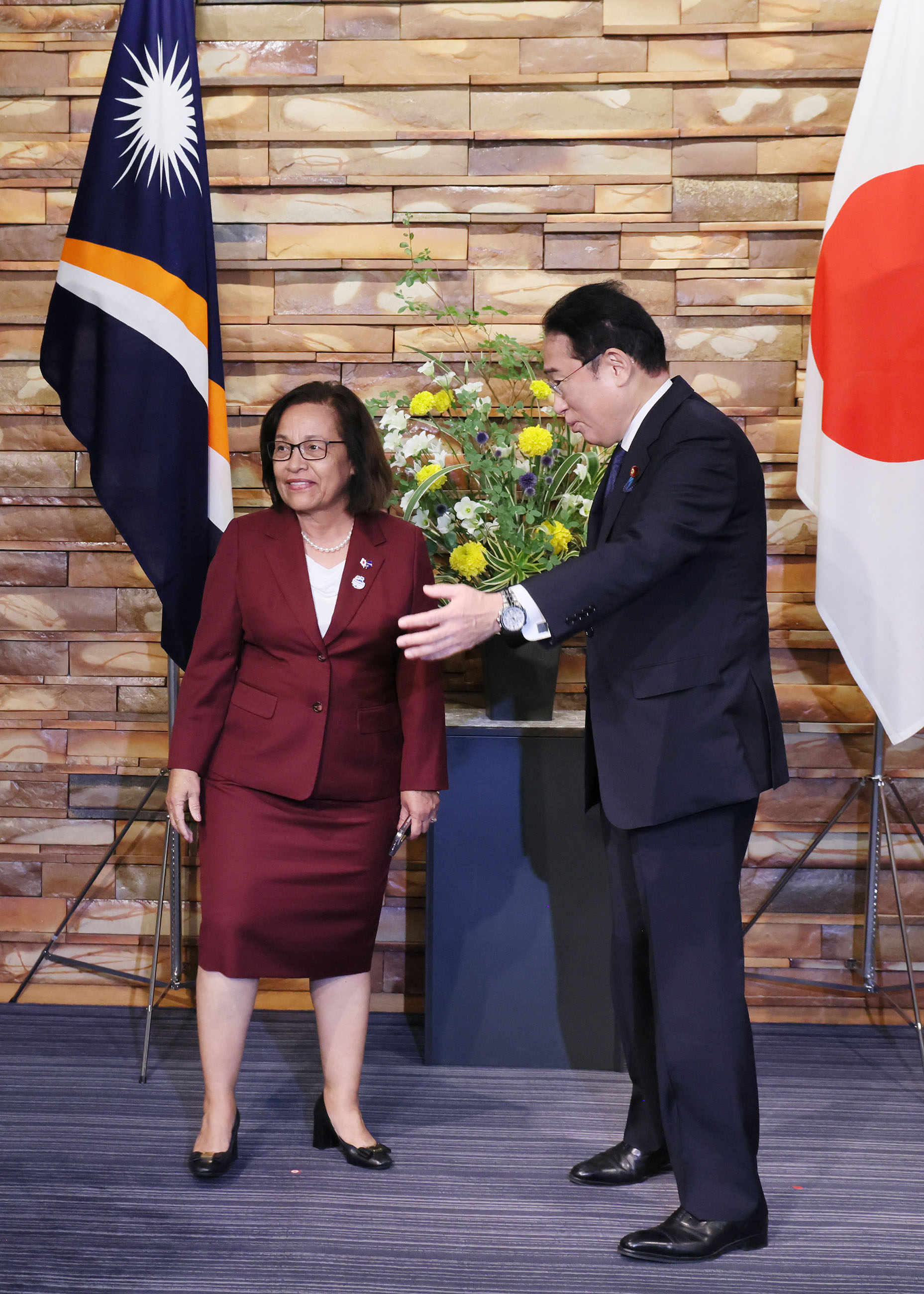 日本马绍尔群岛首脑会谈3