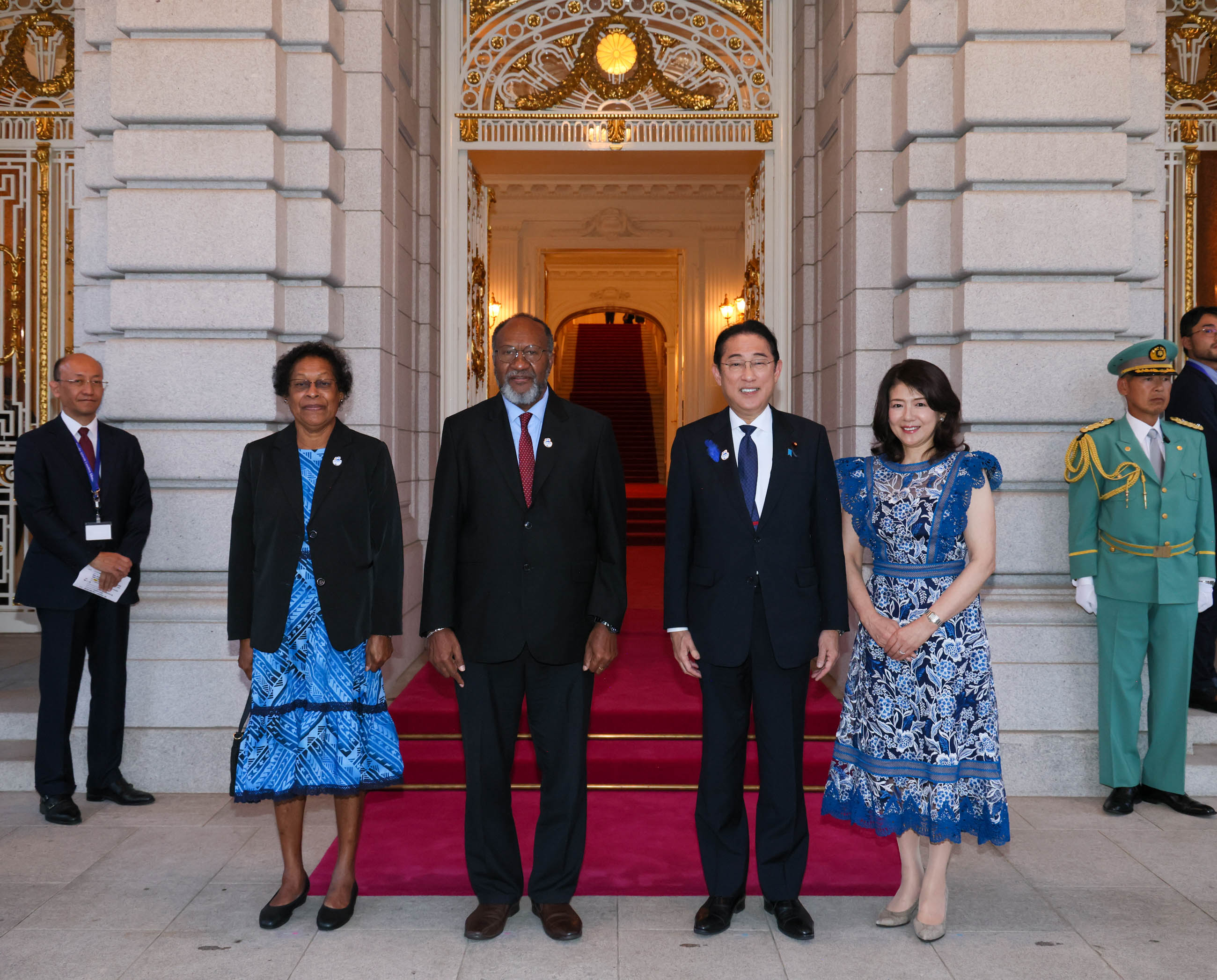 岸田首相迎接瓦努阿图总理夫妇