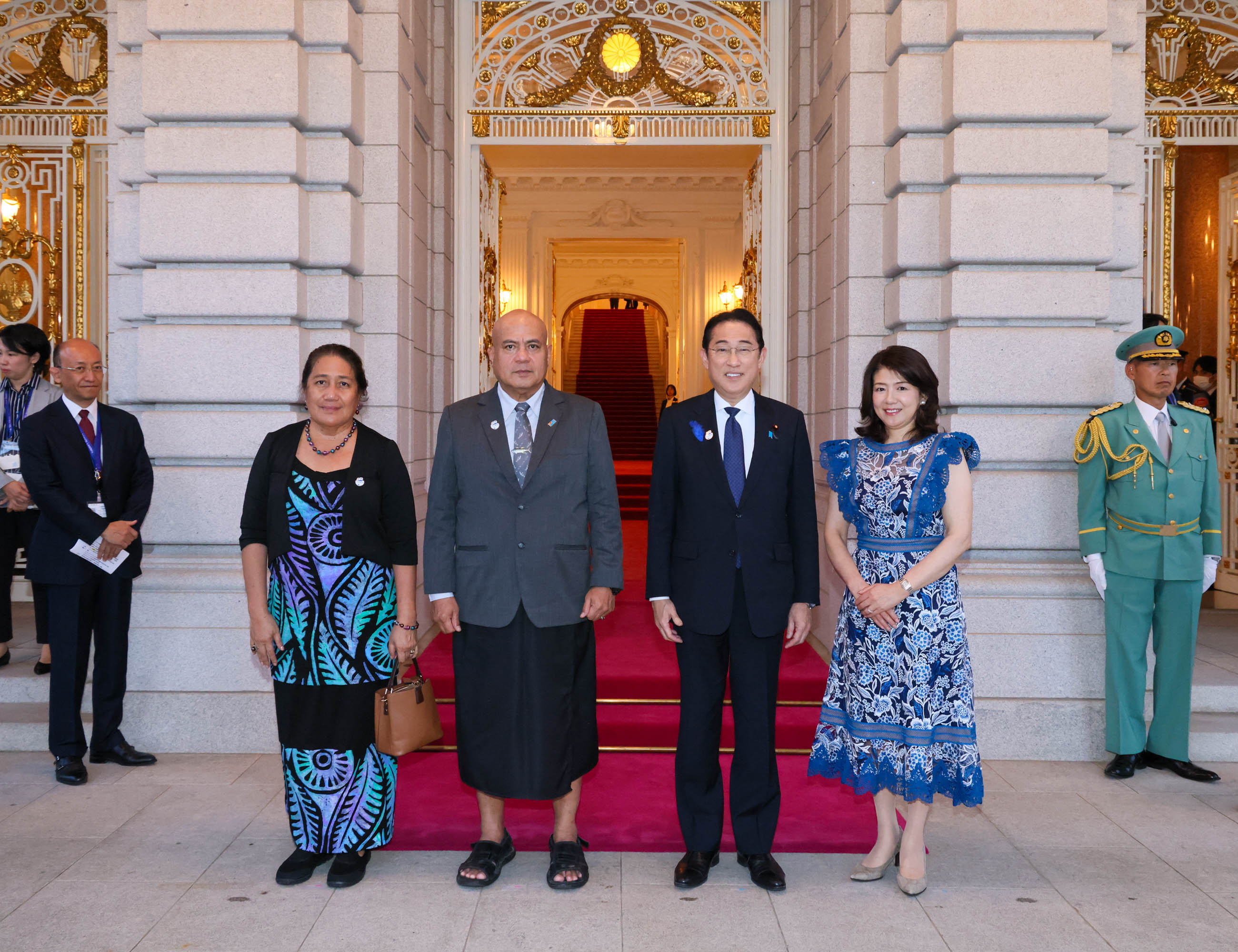 岸田首相迎接图瓦卢总理夫妇