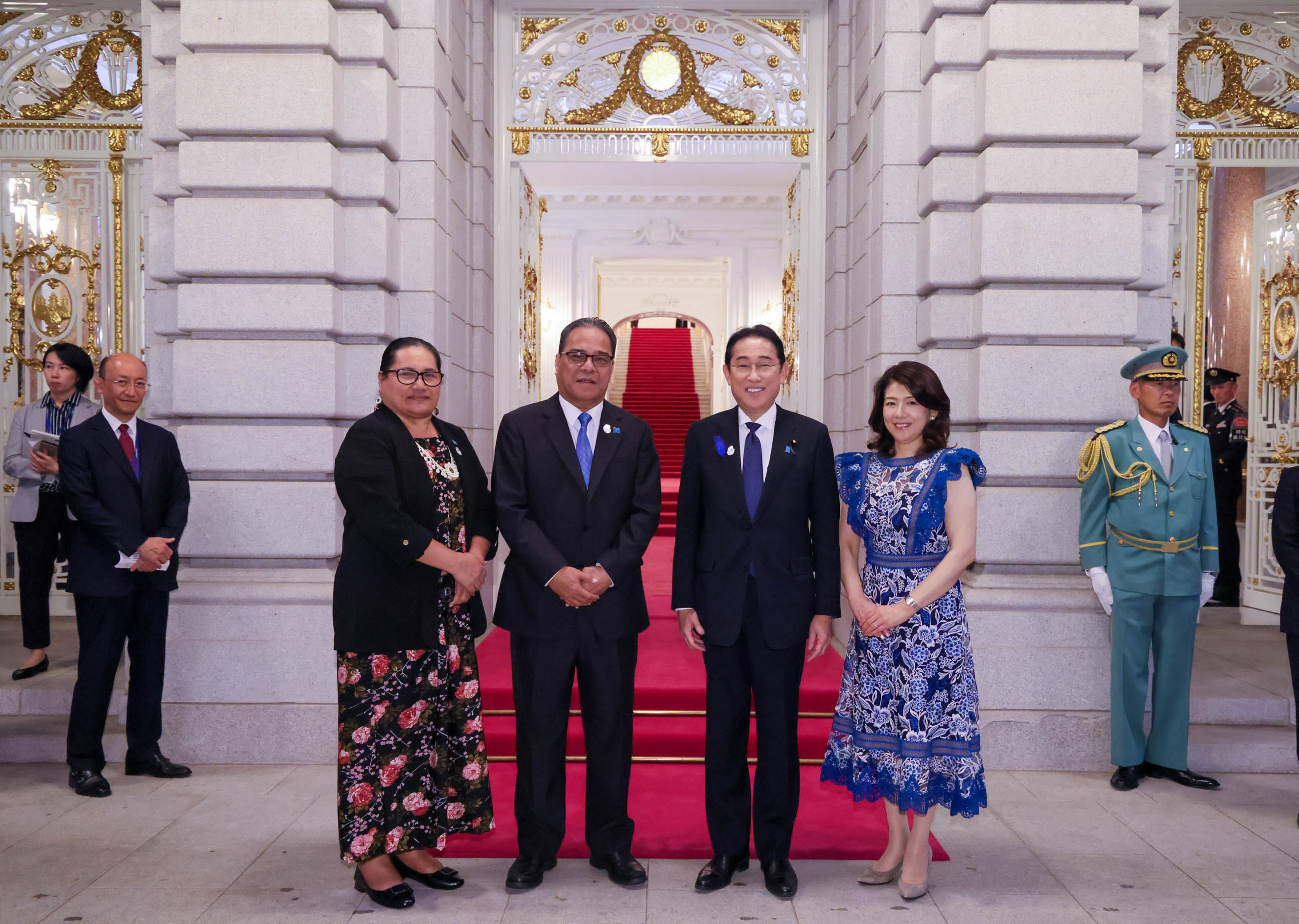 岸田首相迎接密克罗尼西亚总统夫妇