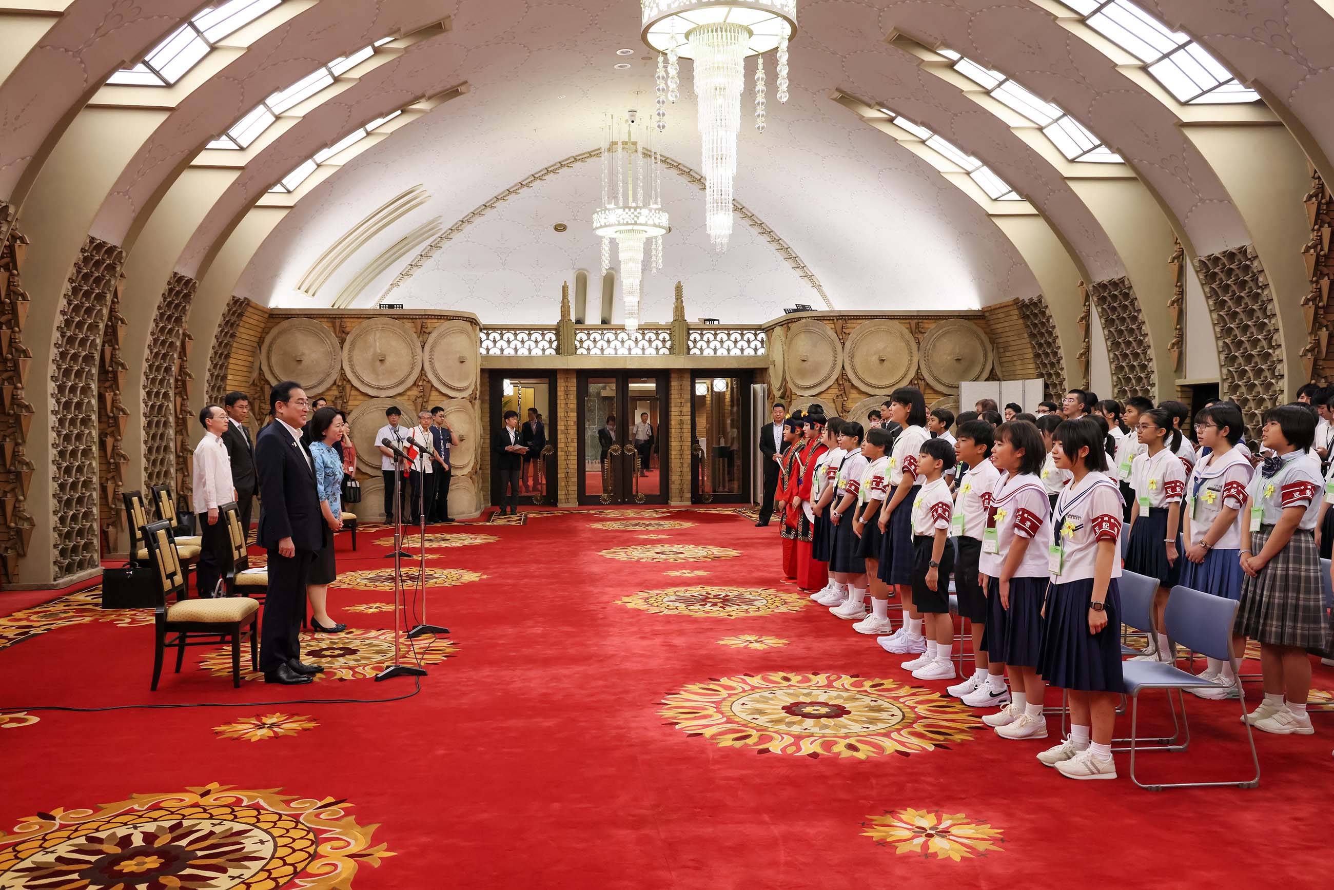 岸田首相接受拜会2