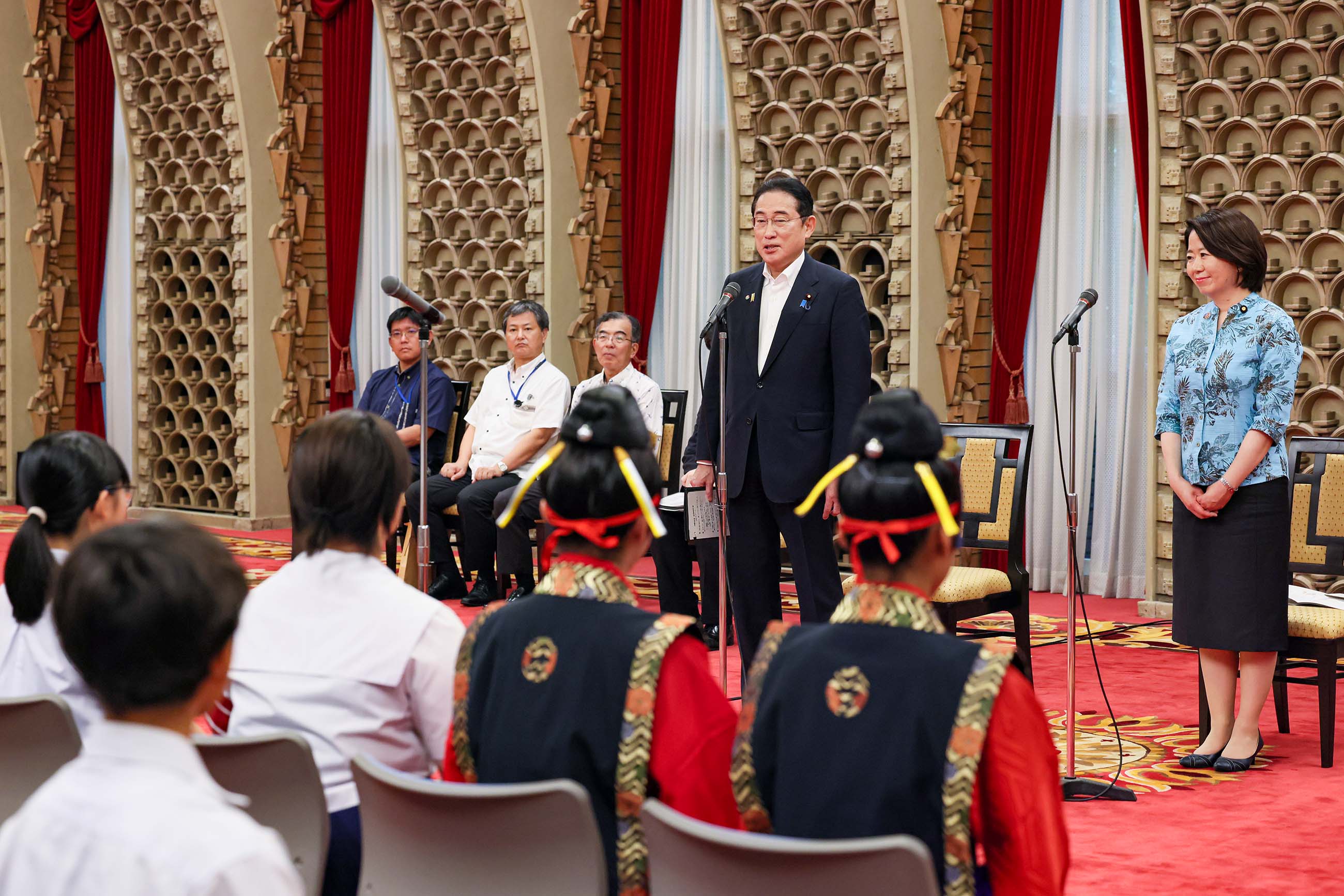 岸田首相接受拜会6