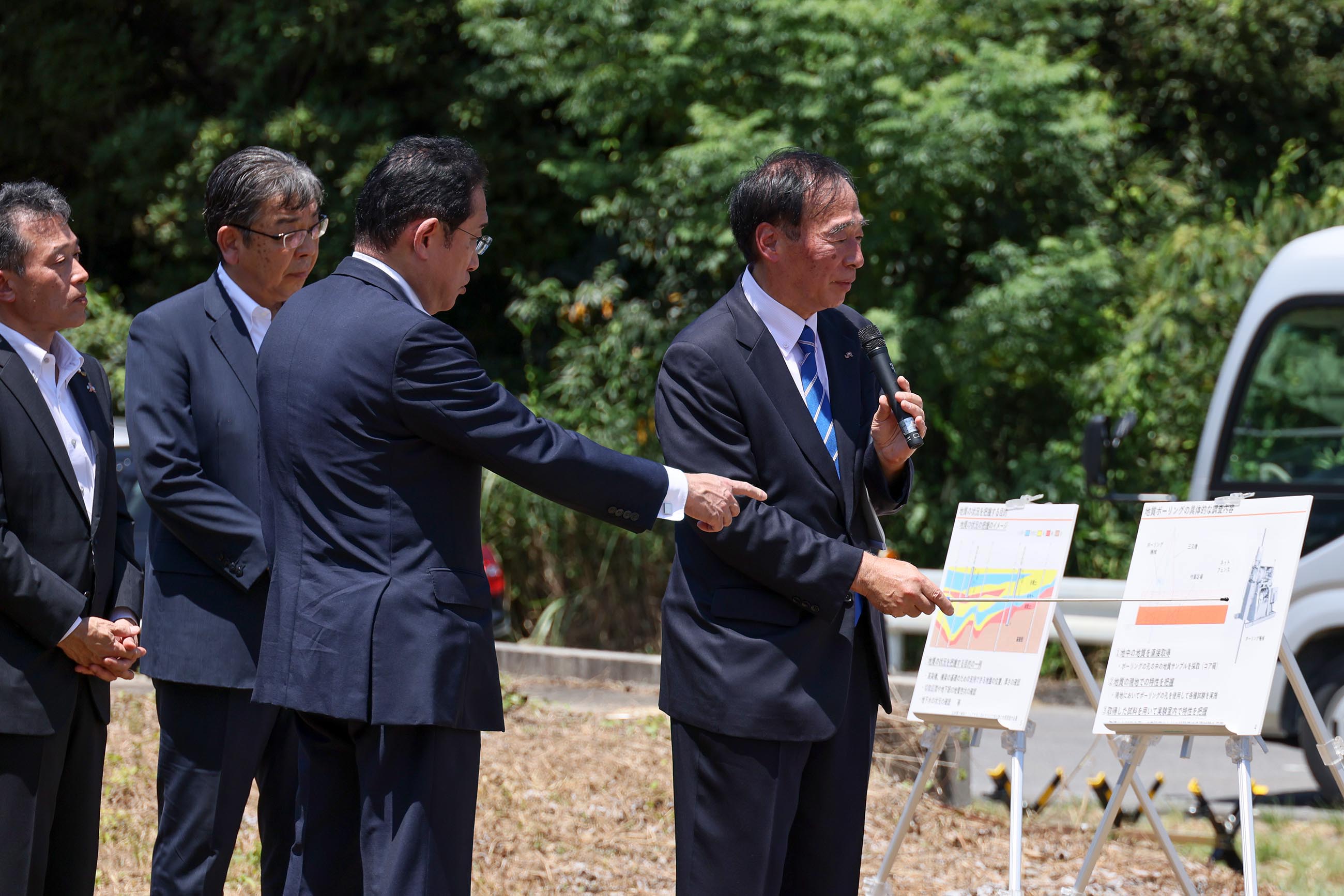 岸田首相视察磁悬浮中央新干线的地质钻探现场3